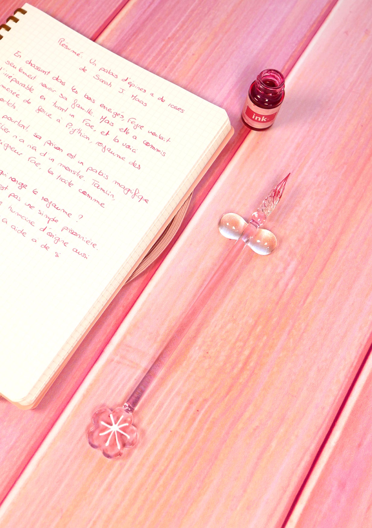 Stylo en verre kawaii - sakura, cahier et encre rose