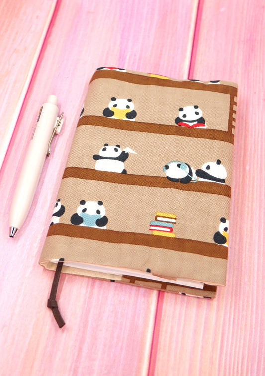 Couverture en tissu pour livre ou carnet - Panda et livres