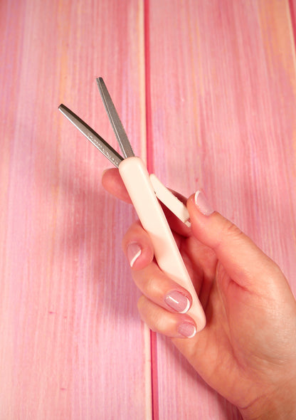 Ciseaux de poche - Saxa - ouvert avec une main