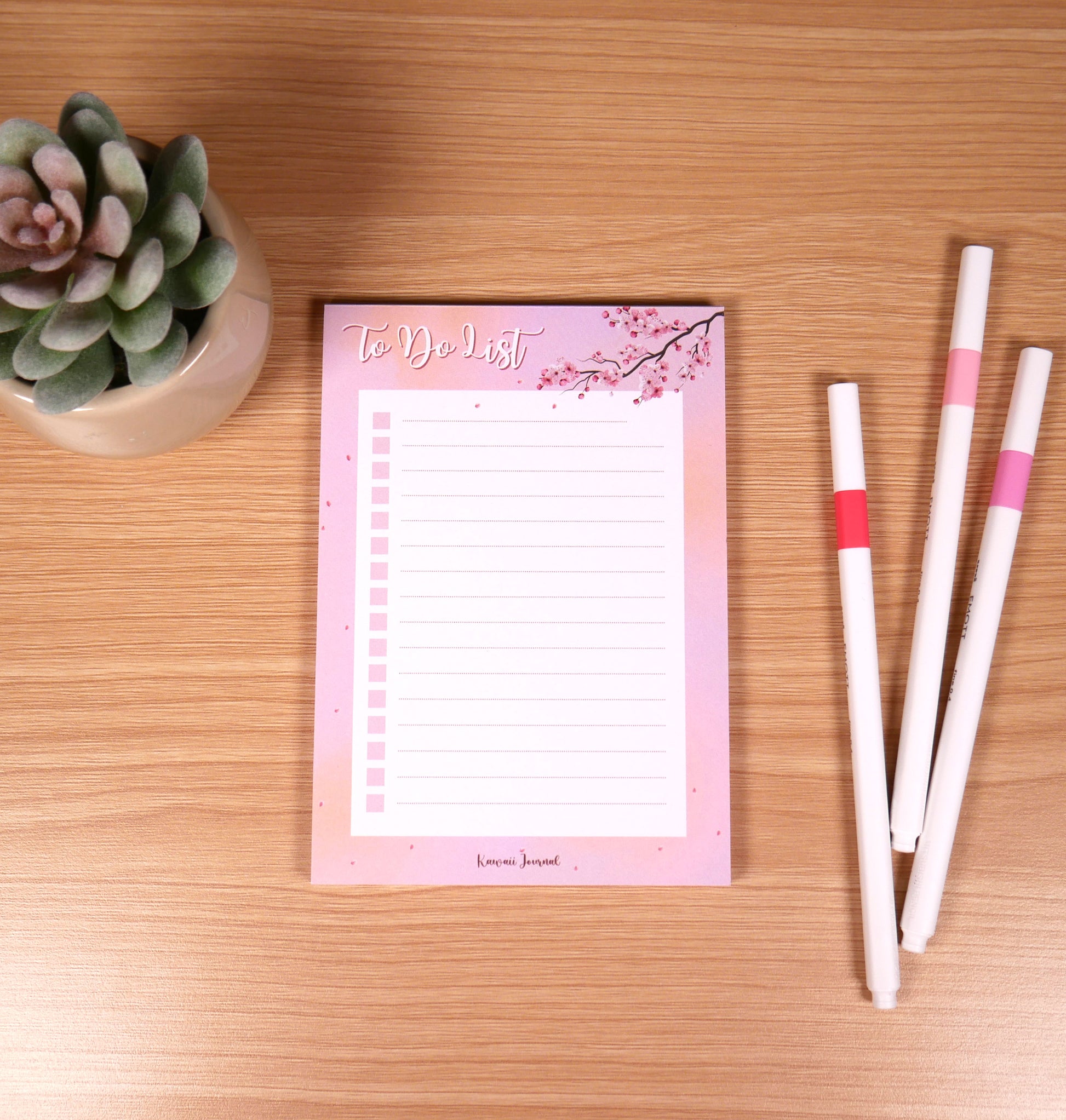 Bloc-notes - Yuubae Sakura rose sur un bureau avec des stylo feutres