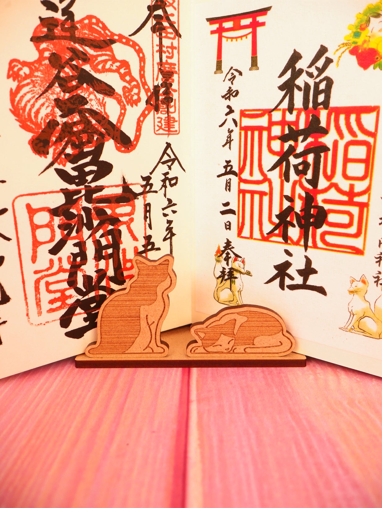 Support en bois japonais - Chat et fleurs zoom