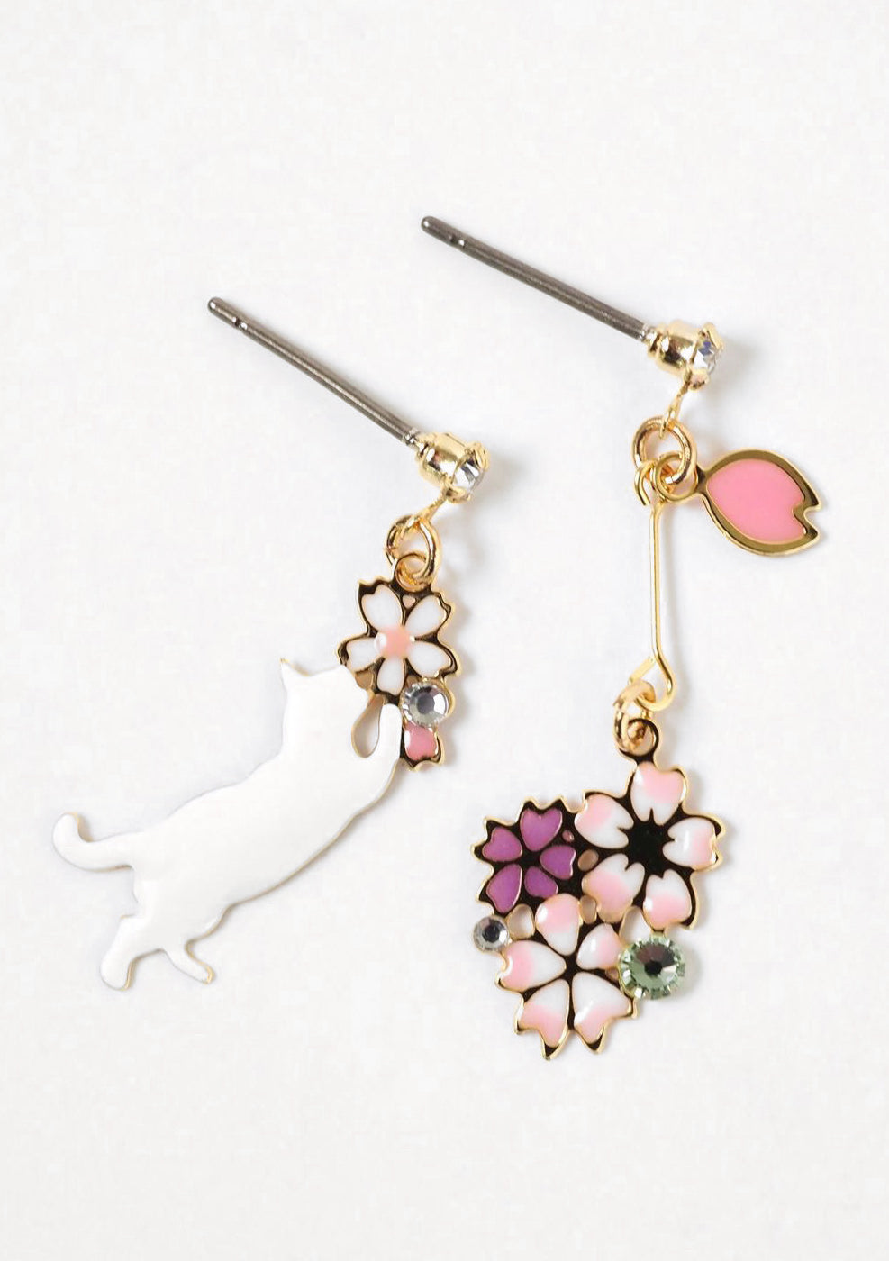 Boucles d'oreilles japonaises chat et sakura - couleur dorée et chat blanc