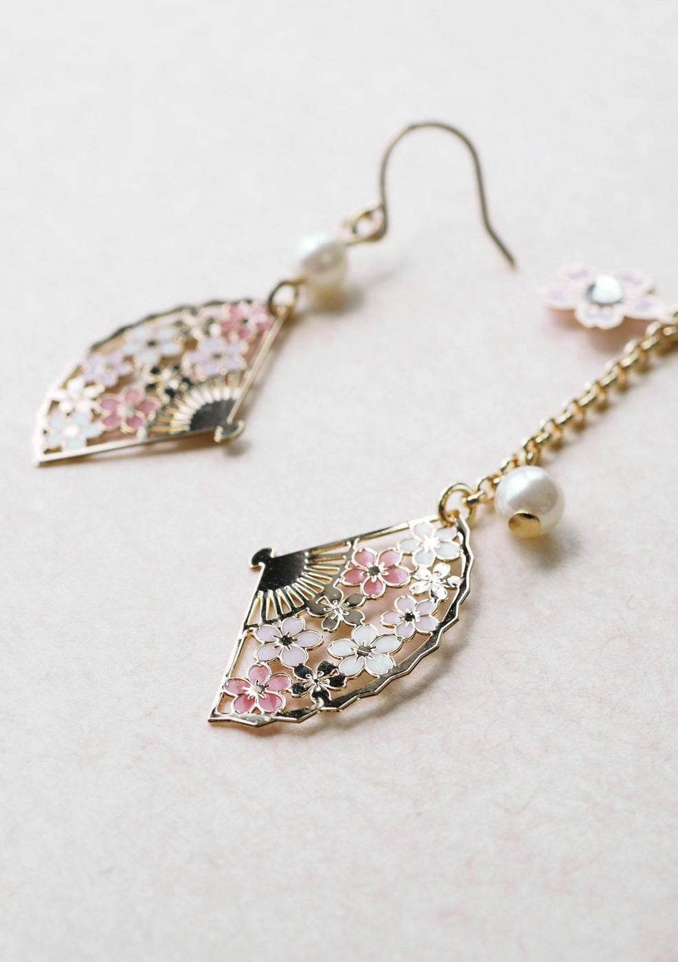 Boucles d'oreilles japonaises éventail et sakura - couleur dorée